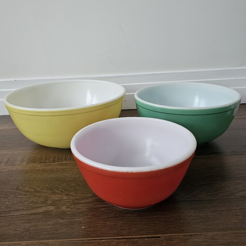 1940s Pyrex nesting bowls